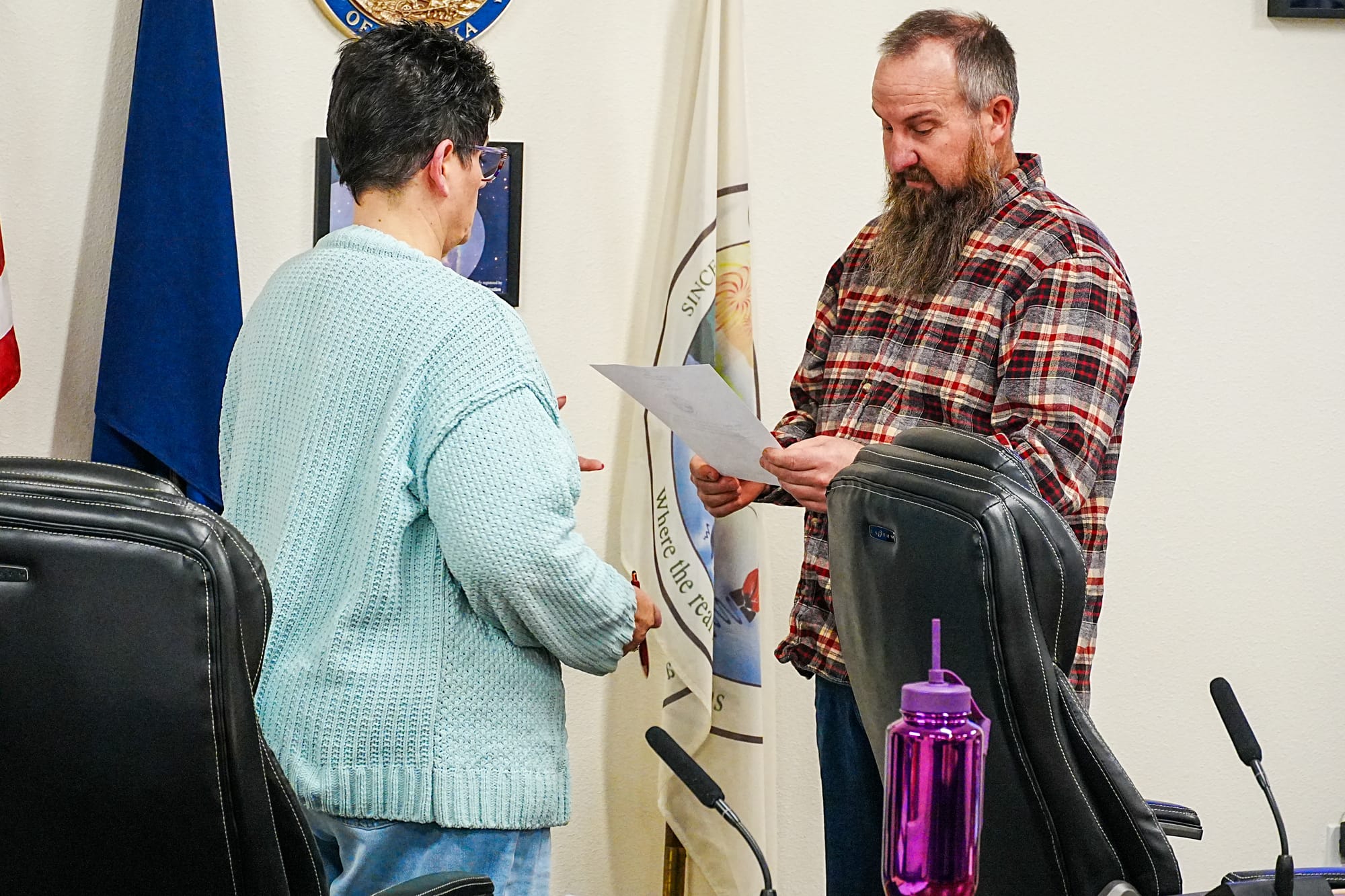 Houston City Clerk Tawni Schoneman swears in new Houston Mayor Jason Kahn